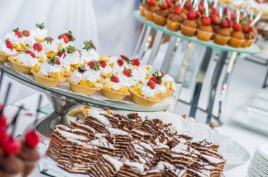 tatlılar yemek, açık büfe tablo