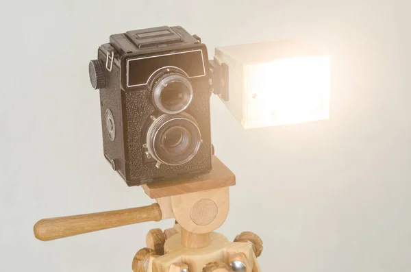 Старая Советская Камера Деревянном Треноге Светящейся Лампой — стоковое фото