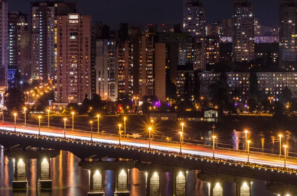 Gece köprü mimari aydınlatma