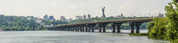 Panorama Dnieper ve Paton Köprüsü sağ kıyısında