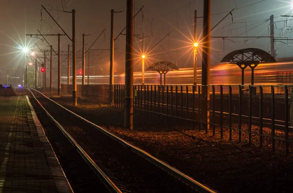 Estación Tren Por Noche —  Fotos de Stock