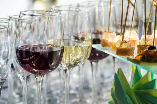 atıştırmalıklar ve içecekler ile yemek, açık büfe tablo