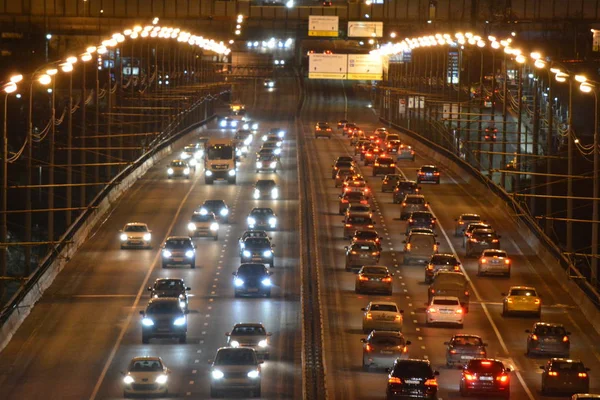 Verkehr Moskau Der Nacht lizenzfreie Stockfotos