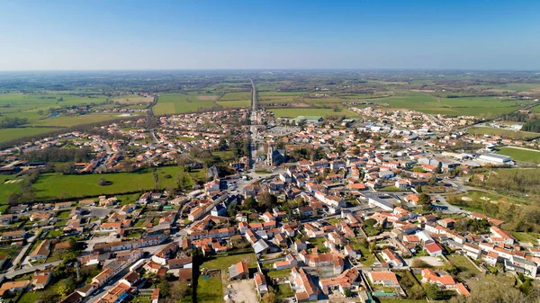 Вид с воздуха на Les Lucs Sur Boulogne в Венди — стоковое фото