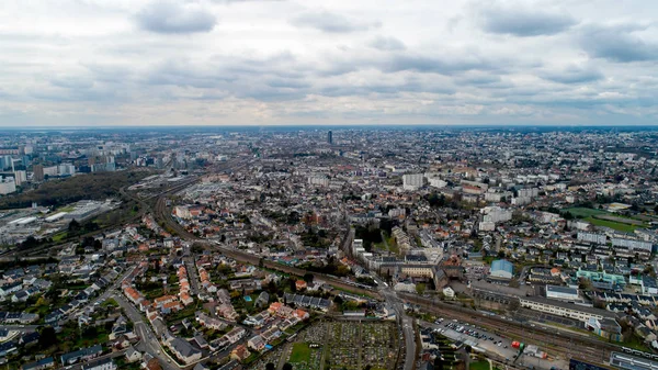 曇りの日、フランスのナント市の空中写真 — ストック写真