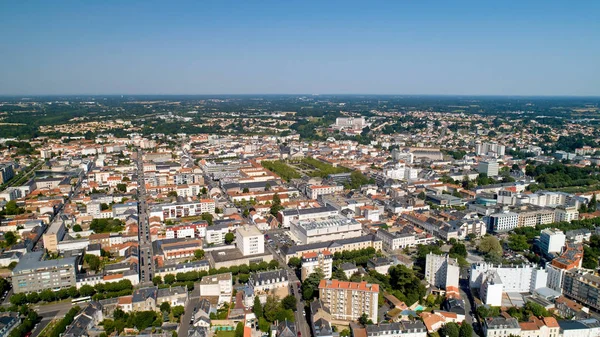 Вид с воздуха на центр города Ла-Рош-сюр-Йон в Венди — стоковое фото