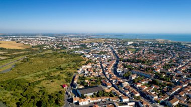 Atlantik sahilinin havadan görünümü, La Rochelle şehrinin güneyinde
