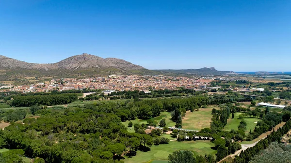 Εναέρια θέα της πόλης και του κάστρου της Torroella de Montgri στην Καταλονία — Φωτογραφία Αρχείου