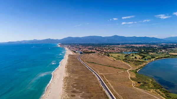 Vista aérea de la playa de Saint Cyprien en los Pirineos Orientales — Foto de Stock