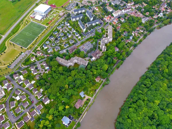 Fotografía aérea de una zona residencial en Andresy, Yvelines, F — Foto de Stock