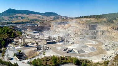 Aguessac Rascalat taş ocağı havadan görünümü