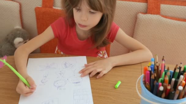 Little Girl Drawing Pictures Paper — Stock Video