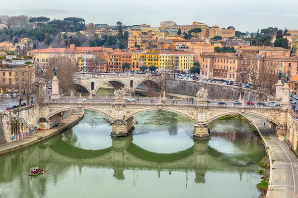 Vittorio Emanuele célèbre pont à Rome, Italie — Photo