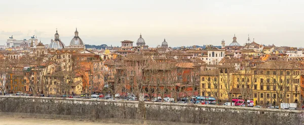 Roma şehrinin ufuk çizgisi — Stok fotoğraf