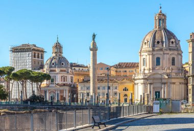 Trajan 'ın Sütunu ve Santa Maria di Loreto Kilisesi, Roma, İtalya