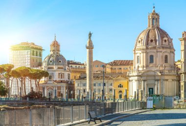Trajan 'ın Sütunu ve Santa Maria di Loreto Kilisesi, Roma, İtalya
