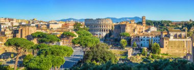 Kolezyum ve Roma Forumu, İtalya Roma manzaralı panorama.