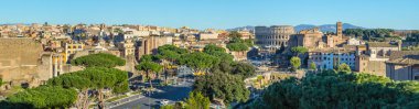 Kolezyum ve Roma Forumu, İtalya Roma manzaralı panorama.