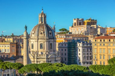 Trajan 'ın Sütunu ve Santa Maria di Loreto Kilisesi, Roma, İtalya