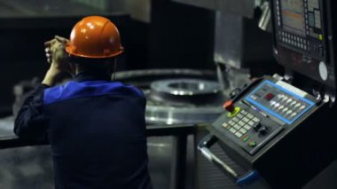 Dönüş ve sıkıcı torna tezgahı üzerine çalışma