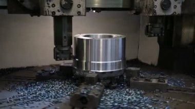 Dönüş ve sıkıcı torna tezgahı üzerine çalışma