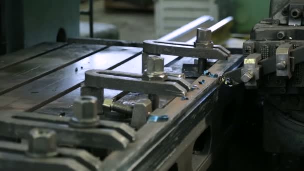 Processamento de peças de trabalho na máquina de aplainamento — Vídeo de Stock