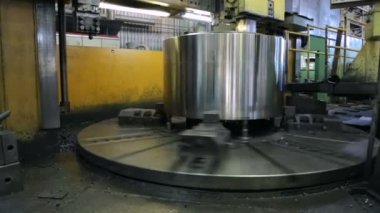 Dönüş ve sıkıcı torna tezgahı üzerine çalışma