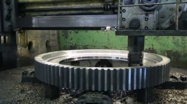 Dönüş ve sıkıcı torna tezgahı üzerine çalışma