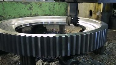 Dönüş ve sıkıcı torna tezgahı üzerine çalışma