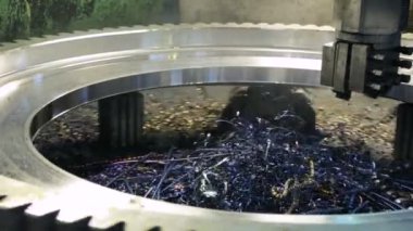 Dönüş ve sıkıcı torna tezgahı üzerine çalışma