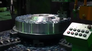 Dönüş ve sıkıcı torna tezgahı üzerine çalışma