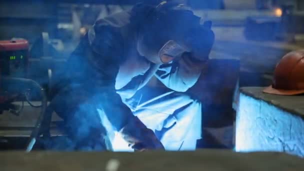 工厂的焊机焊缝金属加工 — 图库视频影像