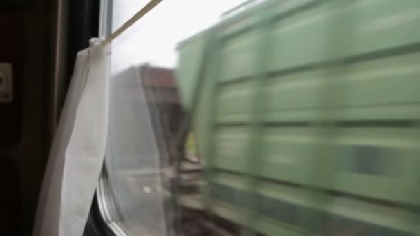 Uitzicht vanuit het raam van de trein — Stockvideo