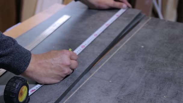 Artisanat workinig à l'usine de meubles — Video