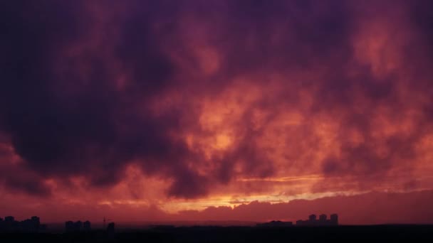 Czas upływa pięknego nieba o zachodzie słońca — Wideo stockowe
