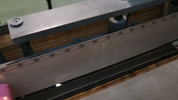 À l'usine de fabrication de papier