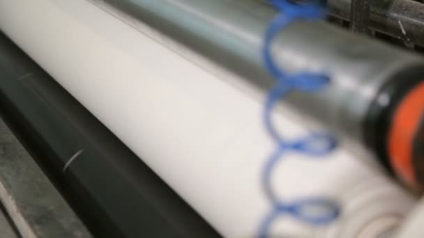 En fábrica de fabricación de papel — Vídeo de stock