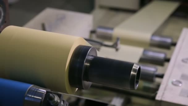 Na fábrica de fabricação de papel — Vídeo de Stock