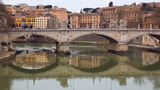 Витторио Эмануэле знаменитый мост в Риме, Италия — стоковое видео