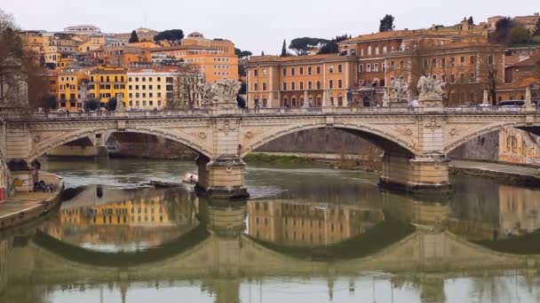 Vittorio Emanuele beroemde brug in Rome, Italië — Stockvideo