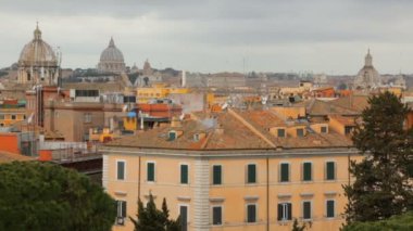 Bulutlu havada güzel Roma şehir manzarası