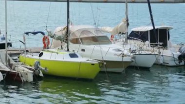 İtalya 'da körfezde gemiler