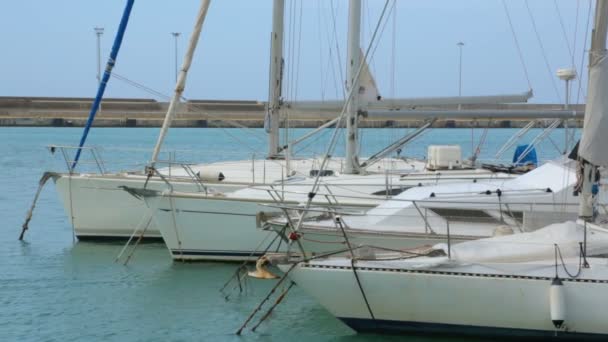 Barcos en bahía en Italia — Vídeos de Stock