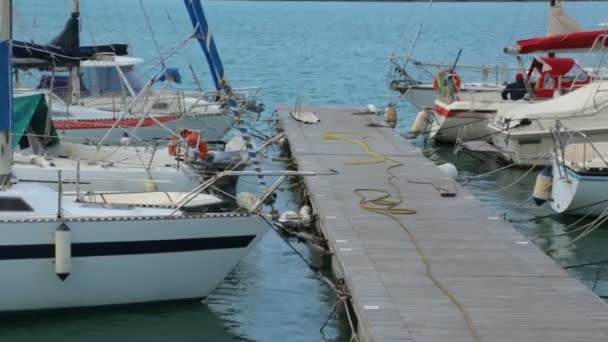 Barcos en bahía en Italia — Vídeos de Stock