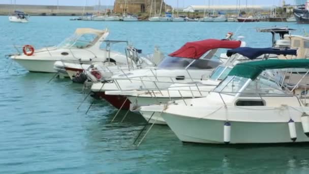 Barcos en bahía en Italia — Vídeos de Stock