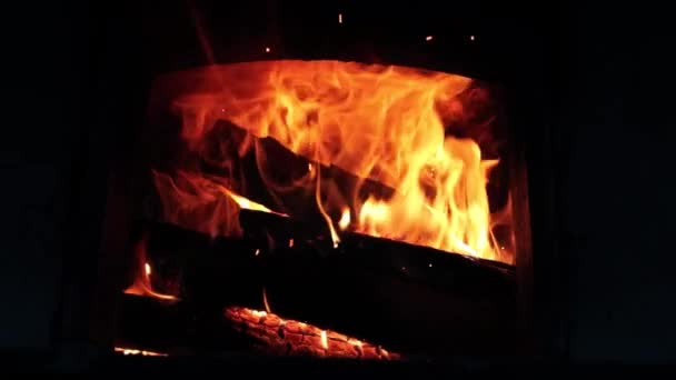 Vuur in een stenen oven slow motion — Stockvideo