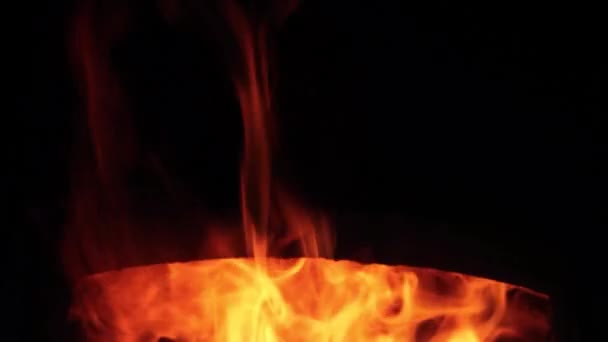 Api dalam oven batu gerak lambat — Stok Video