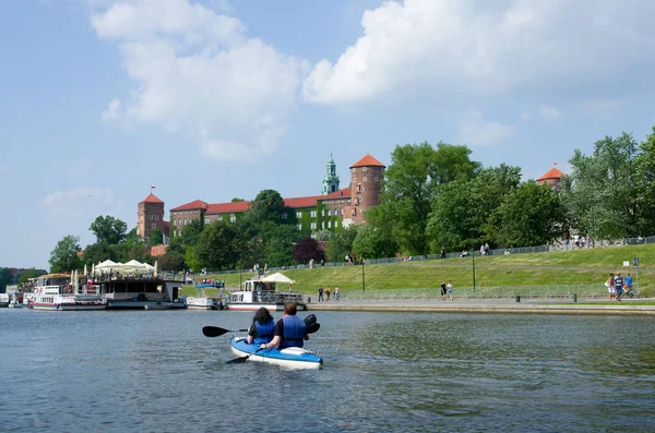 Wawel Castle Krakow View Side Vistula River Foreground Canoeists Floating — Stock Photo, Image