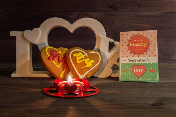 Dos Galletas Forma Corazón Una Vela Roja Palabra Amor Una — Foto de Stock