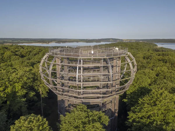 Baumwipfelpfad veya treetop geçit ve kartal yuvası kule Rügen Adası üzerinde göster — Stok fotoğraf